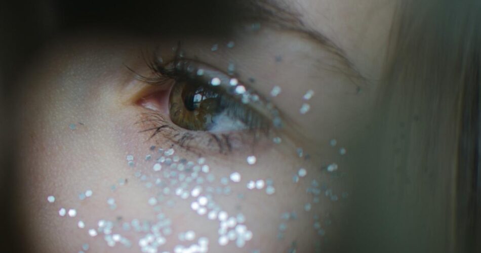 How to Get Glitter Off Your Face